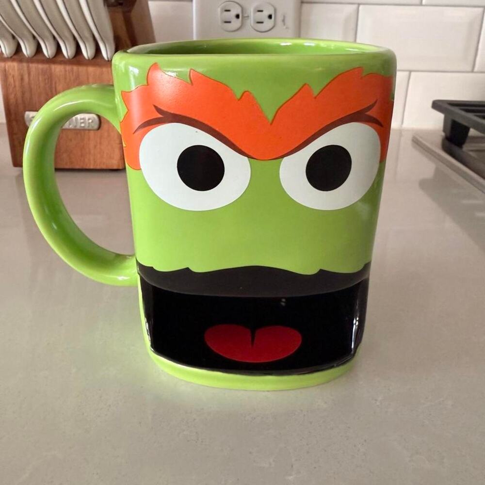 NWT Sesame Street Oscar the Grouch Cookie Slot Mug Enesco